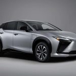 معرفی لکسوس RZ ۲۰۲۶ با گیربکس مجازی و فناوری باتری جدید