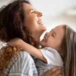 خنده درمانی: راهی طبیعی برای کاهش استرس و افزایش شادی