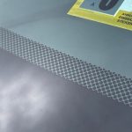 راز نقطه‌های مشکی روی شیشه جلو ماشین چیست؟