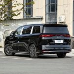 مینی ون جدید بی وای دی M9 مدل 2026 با برد 1163 کیلومتر و قیمت پایه 27500 دلار معرفی شد