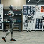 تماشا کنید: مدیرعامل شرکت چینی خود را به کیسه بوکس ربات تبدیل کرد تا مهارتش را اثبات کند