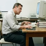 ۵ اشتباه رایج هنگام خرید میز اداری – تجربه واقعی از دفاتر ایرانی