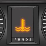 آیا رانندگی با چراغ هشدار کمبود مایع خنک‌کننده موتور ایمن است؟